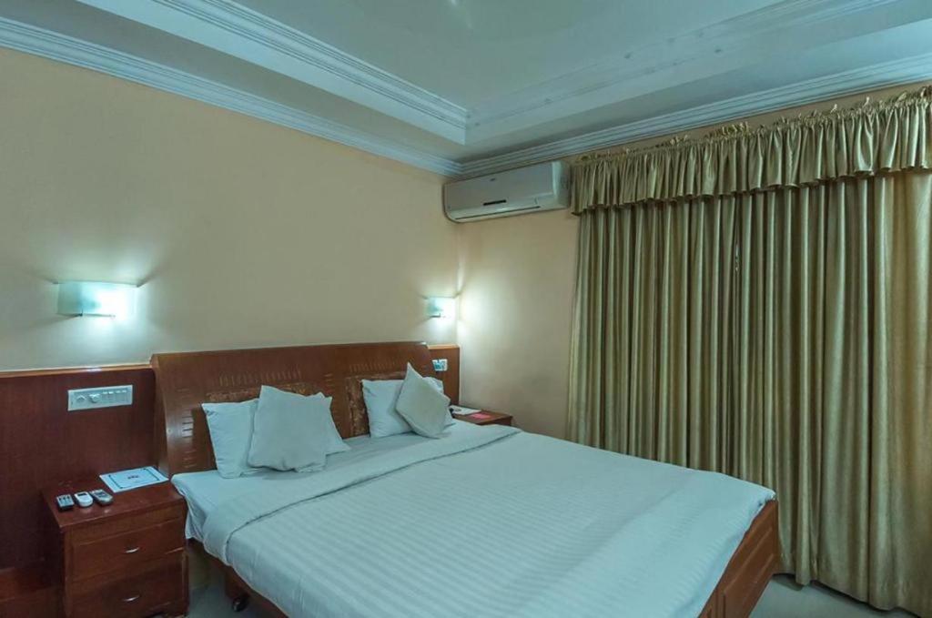 Kpm Regency Otel Palakkad Dış mekan fotoğraf